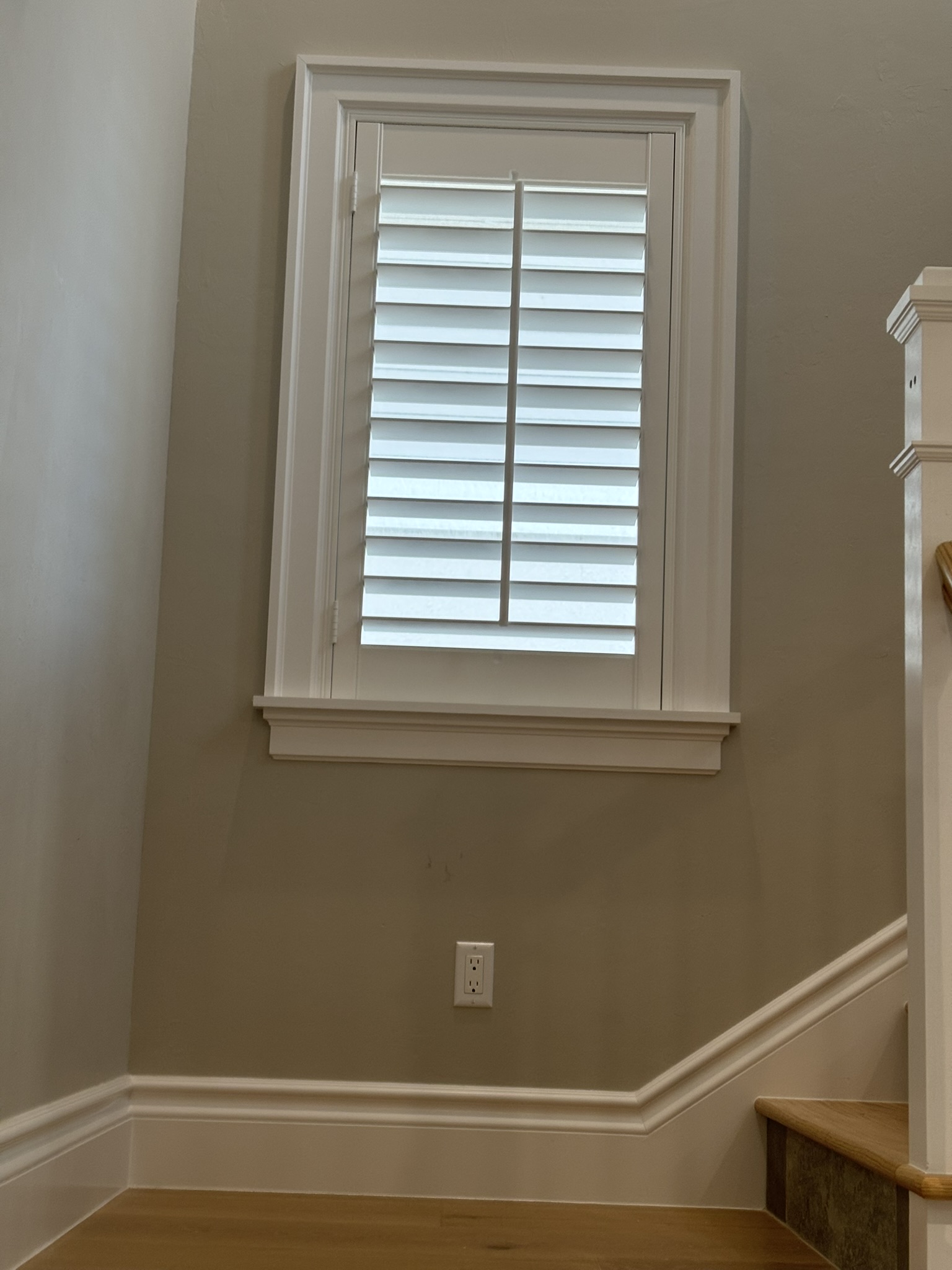 Shutter with arch top design