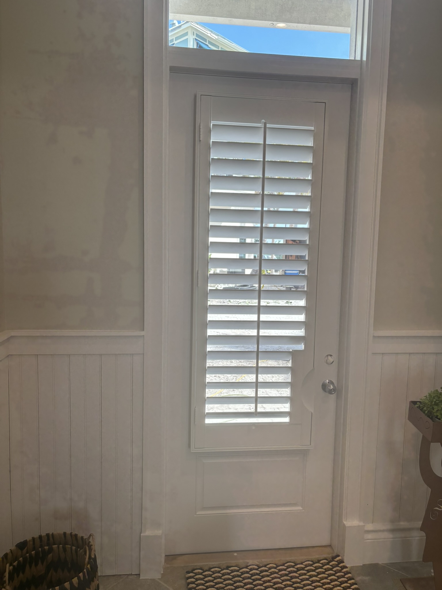 Shutter with arch top design